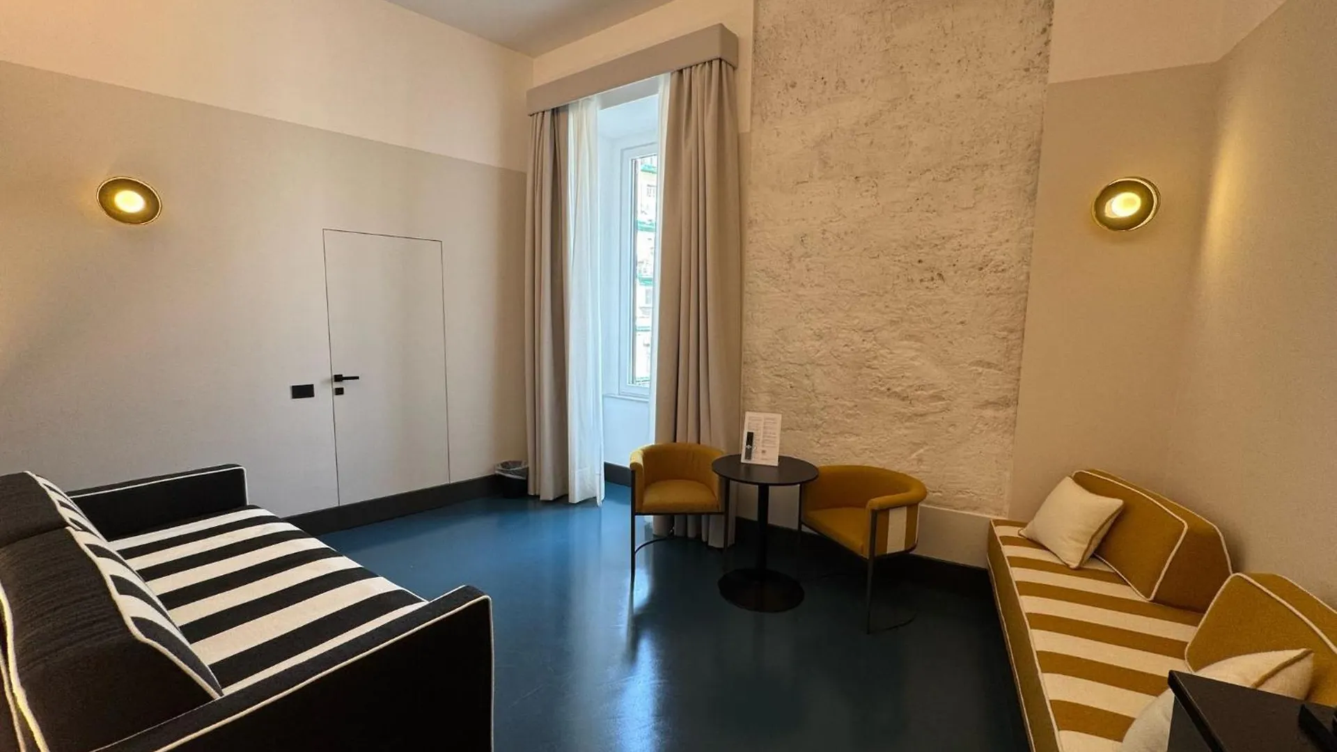 Adaram Suites Naples 0*,