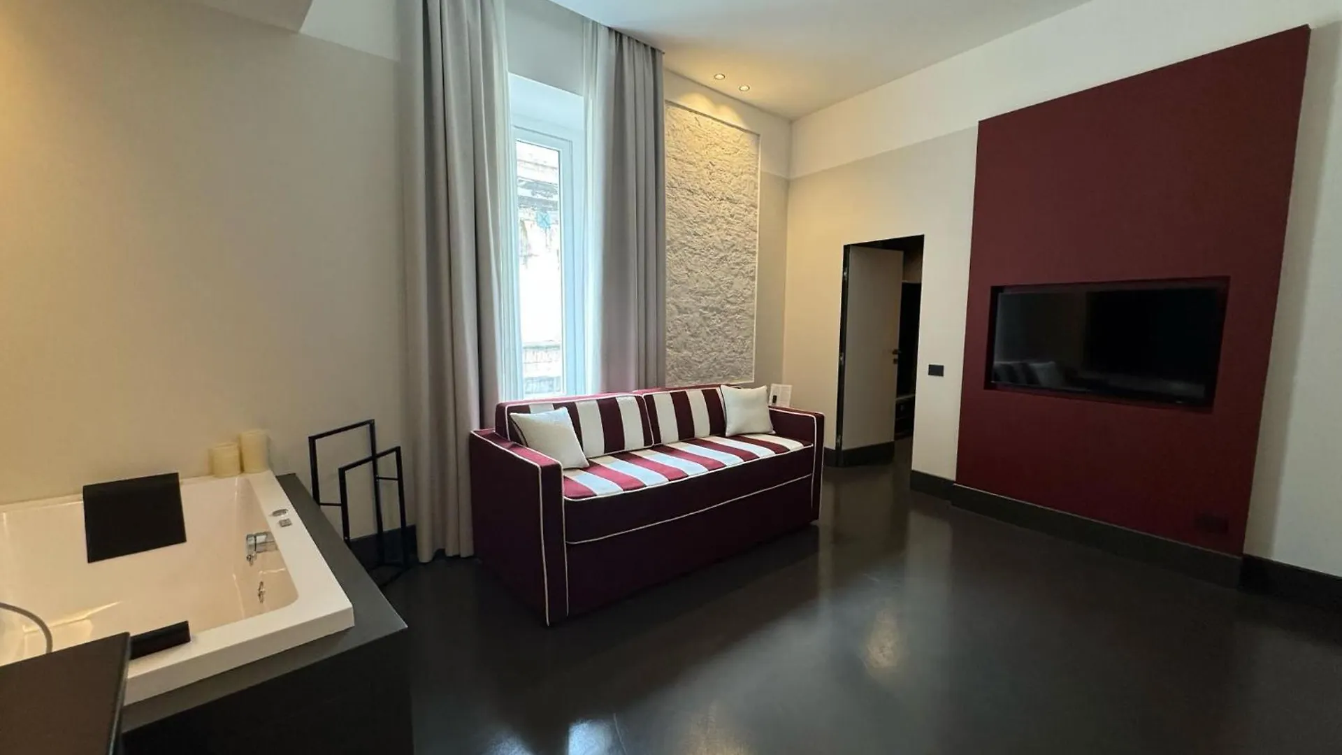 Adaram Suites Naples 0*,