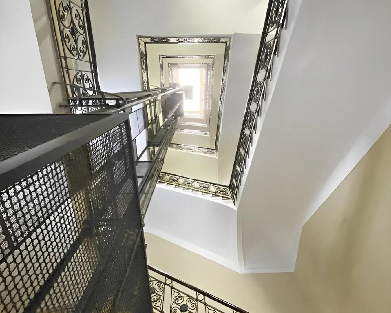 Adaram Suites Naples Guest house